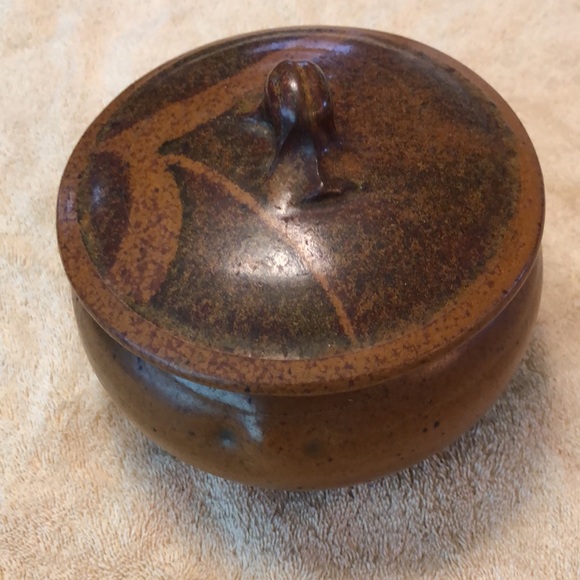 Vintage Handmade Pottery Bowl/Bean Pot with Lid 7”x7” - Picture 2 of 7